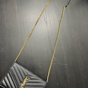 CASSANDRE ENVELOPE CHAIN WALLET IN GRAIN DE POUDRE LEATHER